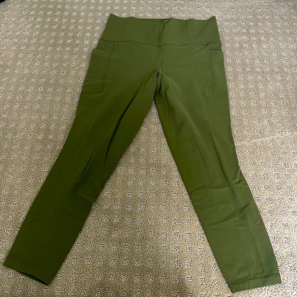 Athleta Salutation Stash Pocket II 7/8 Tight